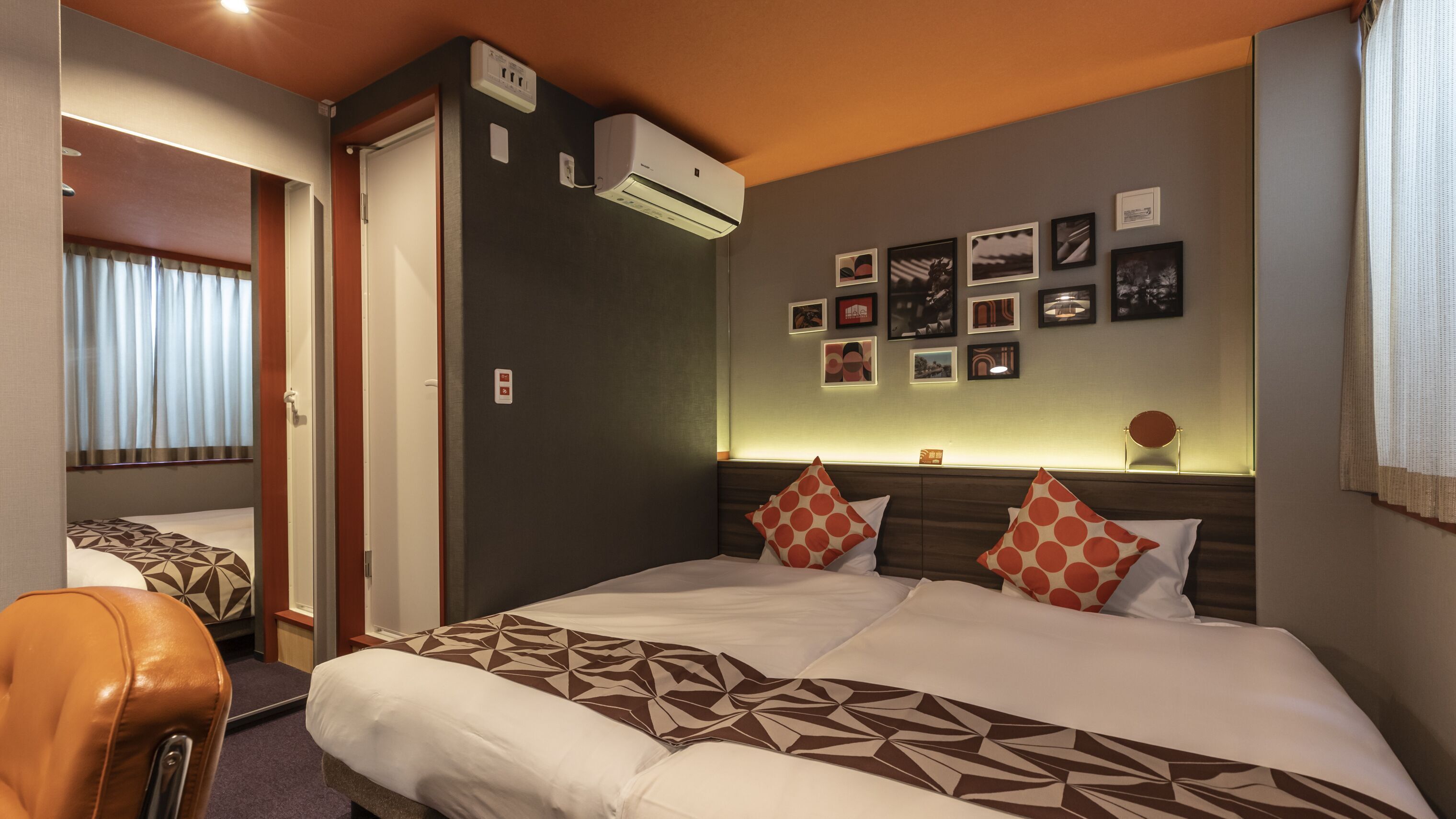 Free WiFi, bed sheets