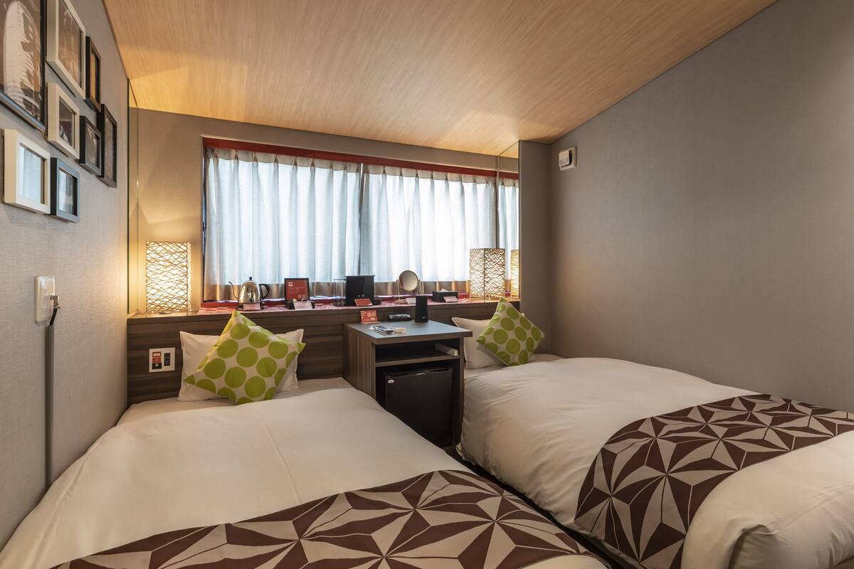 Free WiFi, bed sheets