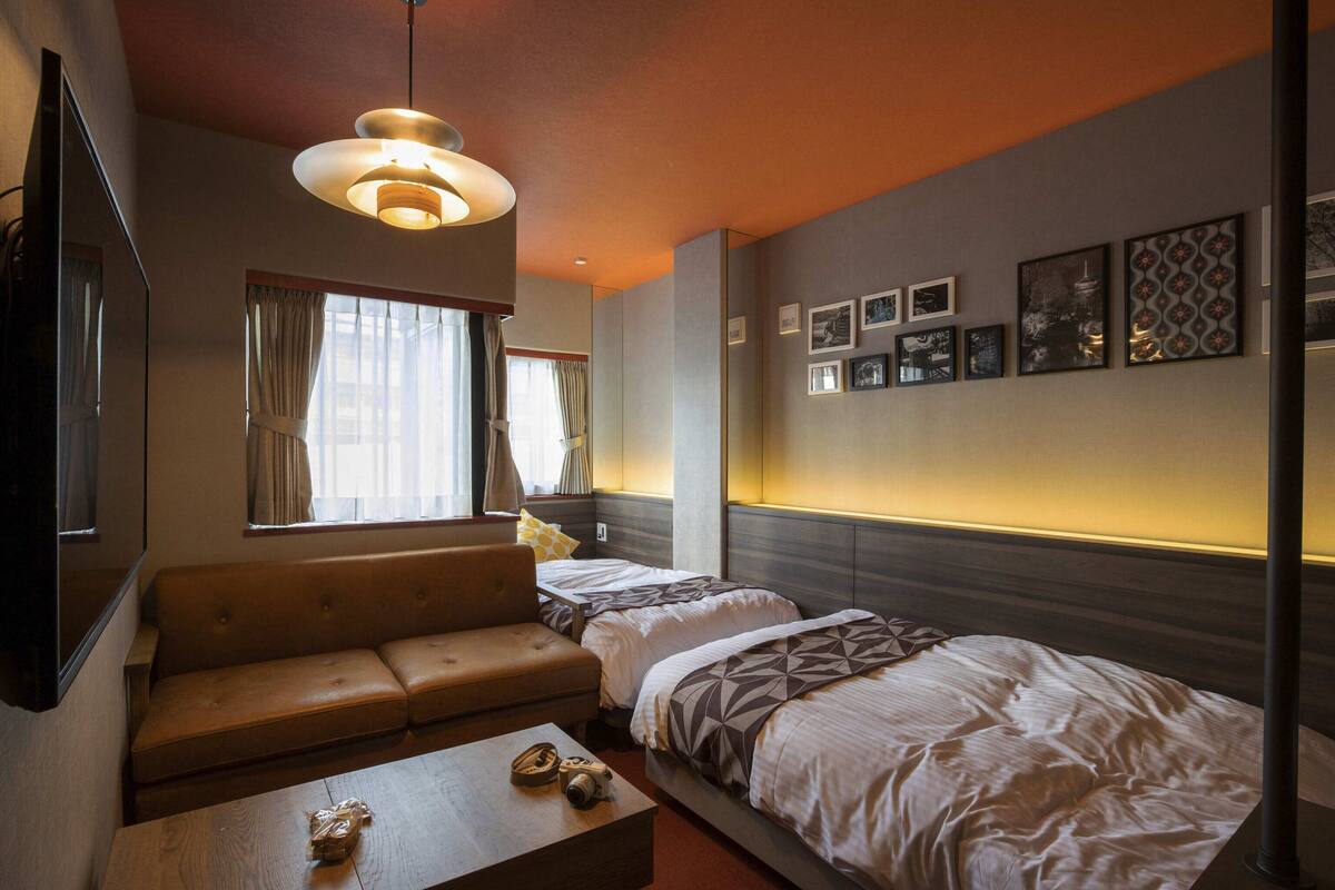 Free WiFi, bed sheets
