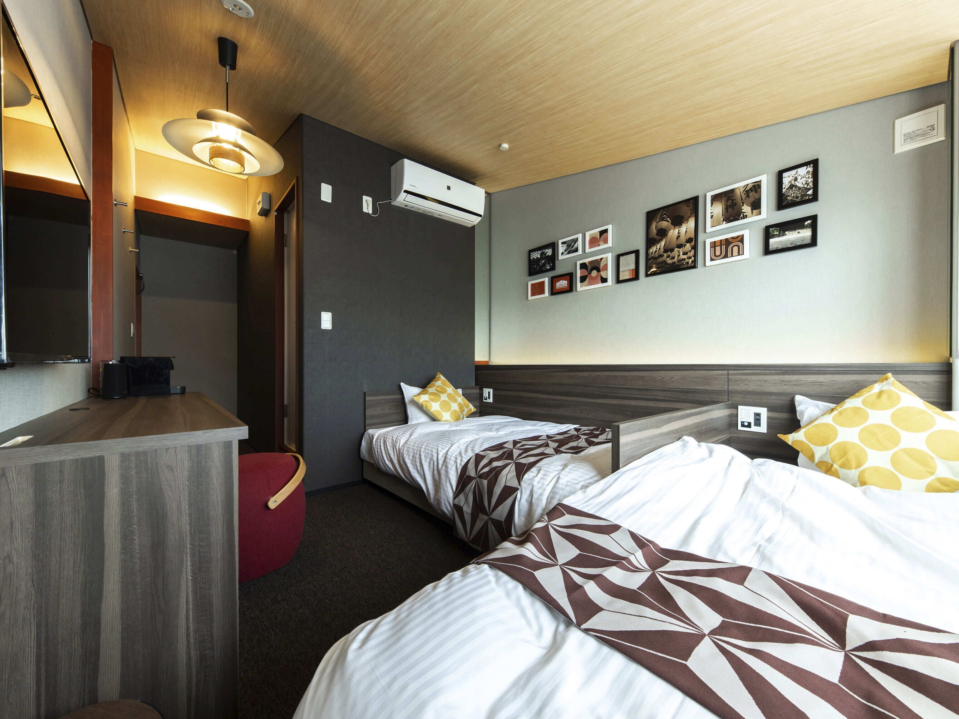 Free WiFi, bed sheets