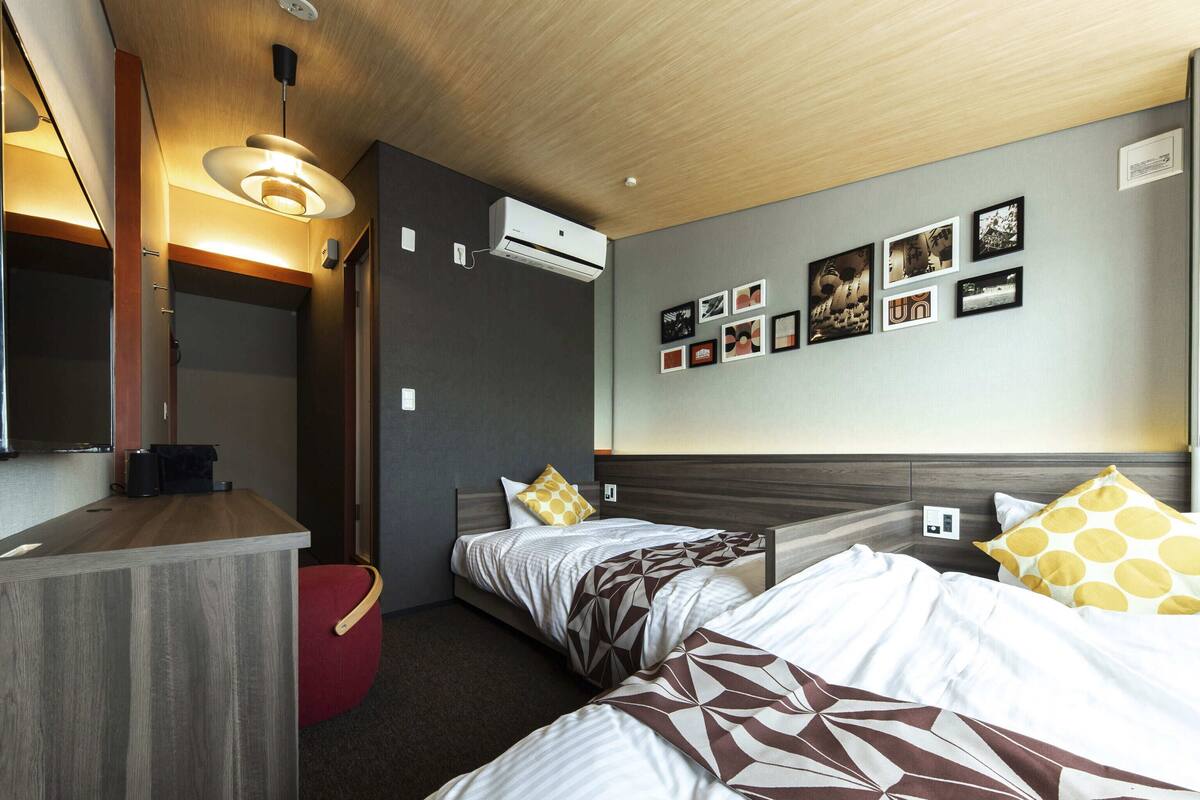 Free WiFi, bed sheets