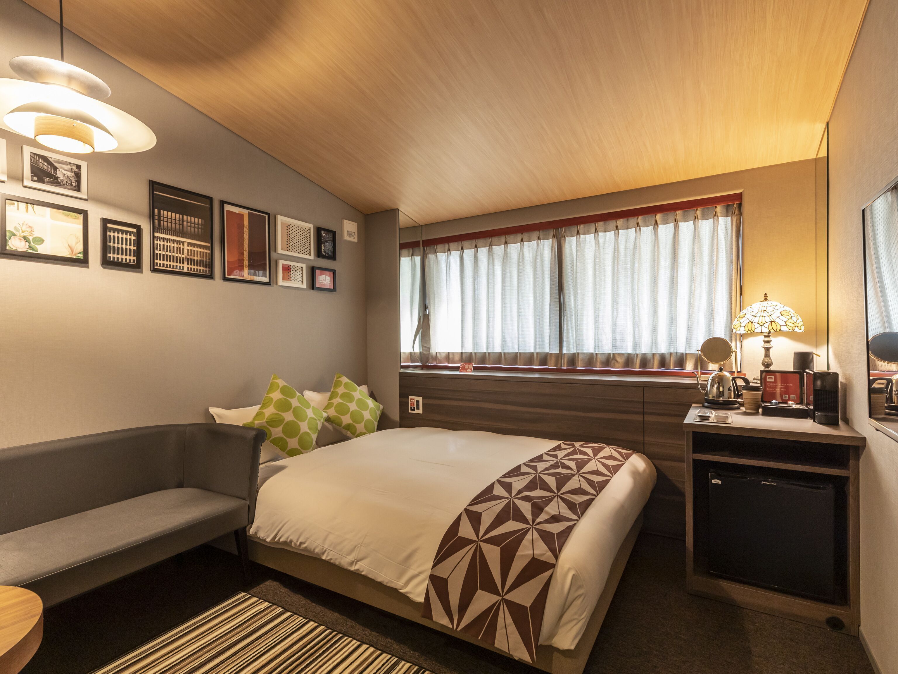 Free WiFi, bed sheets