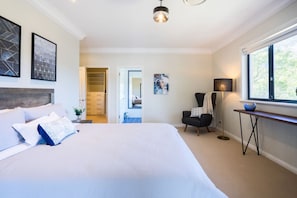 5 bedrooms, desk, iron/ironing board, travel cot