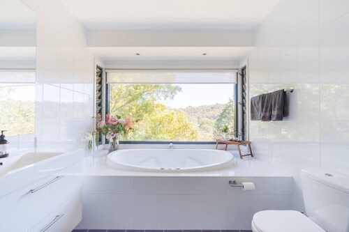 Alleura House/Bushland/Families/Groups/Pet Friendl