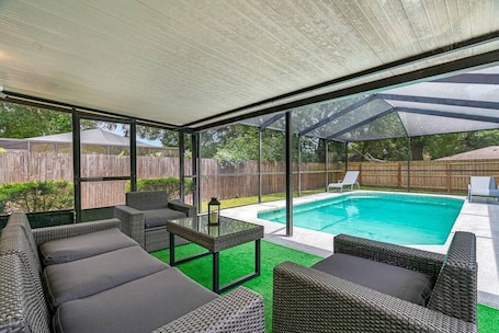 A heated pool. Stunning Heated Pool House Close to Tampa & Casino