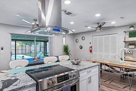 Fridge, microwave, oven, stovetop. Stunning Heated Pool House Close to Tampa & Casino