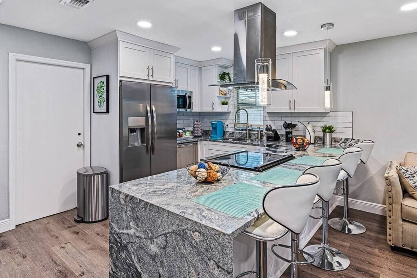 Fridge, microwave, oven, stovetop. Stunning Heated Pool House Close to Tampa & Casino