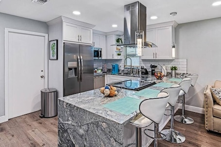 Fridge, microwave, oven, stovetop. Stunning Heated Pool House Close to Tampa & Casino