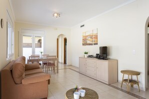 TV - Ref. VINYA: Ground floor house with swimming pool. (L'Escala)