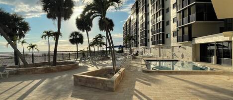 حمّام سباحة خارجي، حمّام سباحة مُدفَّأ