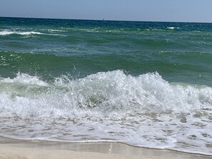 On the beach - Cute Bungalow w/small pool!
Absolutely Beach Front! (Gulf Shores)
