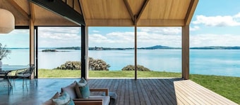 Mawhiti - Architectural Beachfront Estate