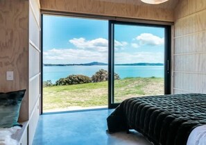 4 bedrooms, iron/ironing board, WiFi