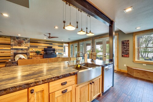 Hot Tub, Game Room & More! Lakefront Home in Afton