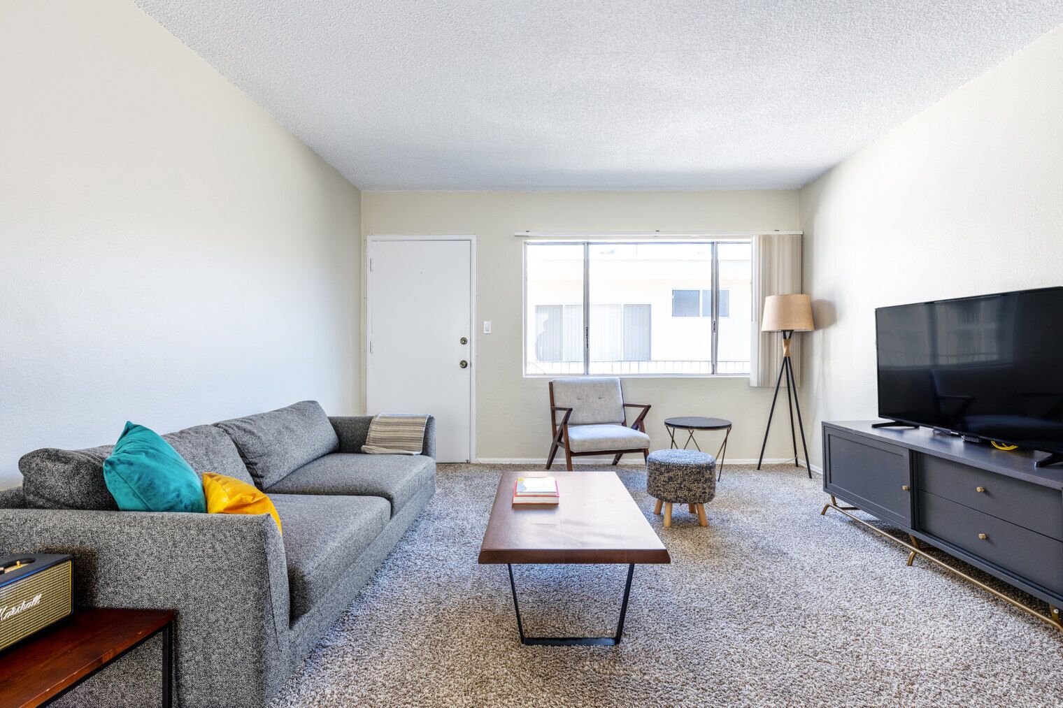 Airy Brentwood 2BR, walk to Shops & Bars, by Blueground