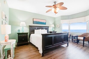 3 slaapkamers, een strijkplank/strijkijzer, internet, beddengoed