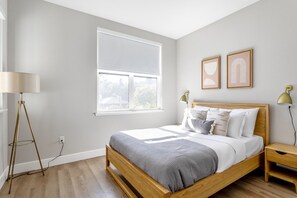 2 bedrooms, iron/ironing board, WiFi, bed sheets - Airy San Carlos 2BR w/ Rooftop Lounge, near Silicon Valley, by Blueground (San Carlos)