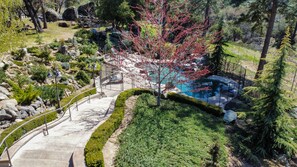 Outdoor pool - Gateway To Yosemite 10 Acre Private Estate (Mariposa)