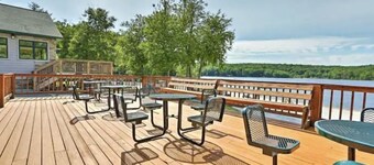 Huge 4bd Masthope retreat,hot tub game room,lake access,ski, Rain friendly deck