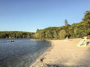 Sun loungers, beach towels - Masthope Luxury retreat 4bd King size bed , Jacuzzi 5 min to Ski Bear Mountain  (Lackawaxen)