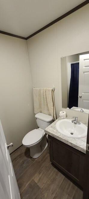 Deluxe Studio Suite, 1 Double Bed, Kitchenette | Bathroom | Shower - Custom Touch Village-Sulphur (Sulphur)