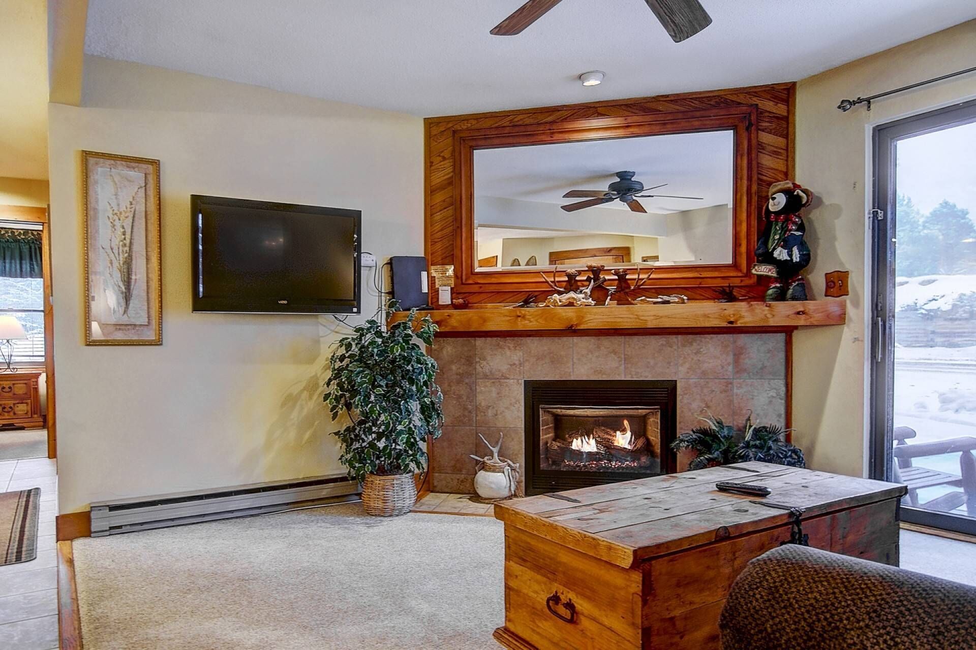 Smart TV, fireplace, DVD player, table tennis