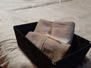 3 makuuhuonetta, työpöytä, silitysrauta/-lauta, ilmainen Wi-Fi