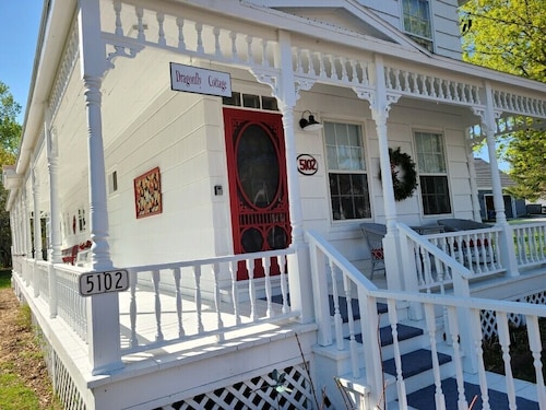 Dragonfly Cottage: Your Gateway to Fresh Blooms and Outdoor Adventures