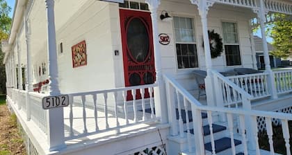 Dragonfly Cottage: Your Gateway to Fresh Blooms and Outdoor Adventures