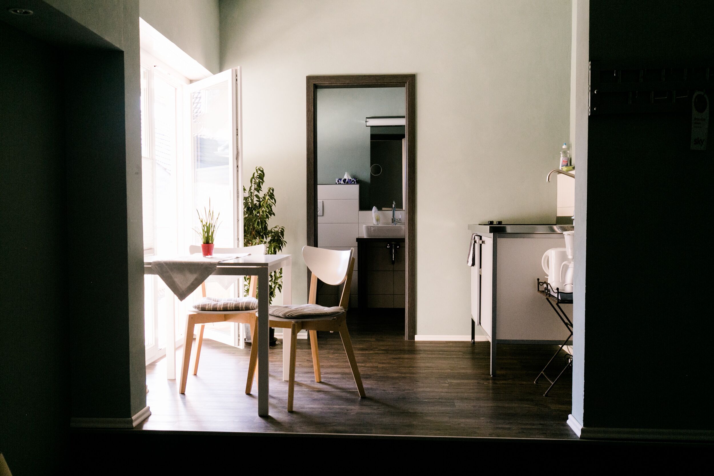 舒适客房 | 起居区 | 80-厘米智能电视（配备卫星频道）、电视、收费电影