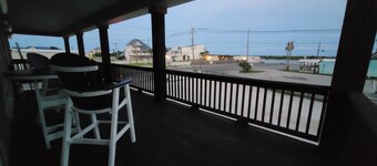 Location, Location!! Only Steps to Froggies Boat Ramp and Bait dock