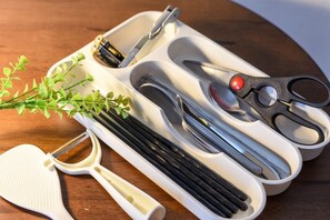 雪櫃、微波爐、爐具、廚房用具/餐具/器皿