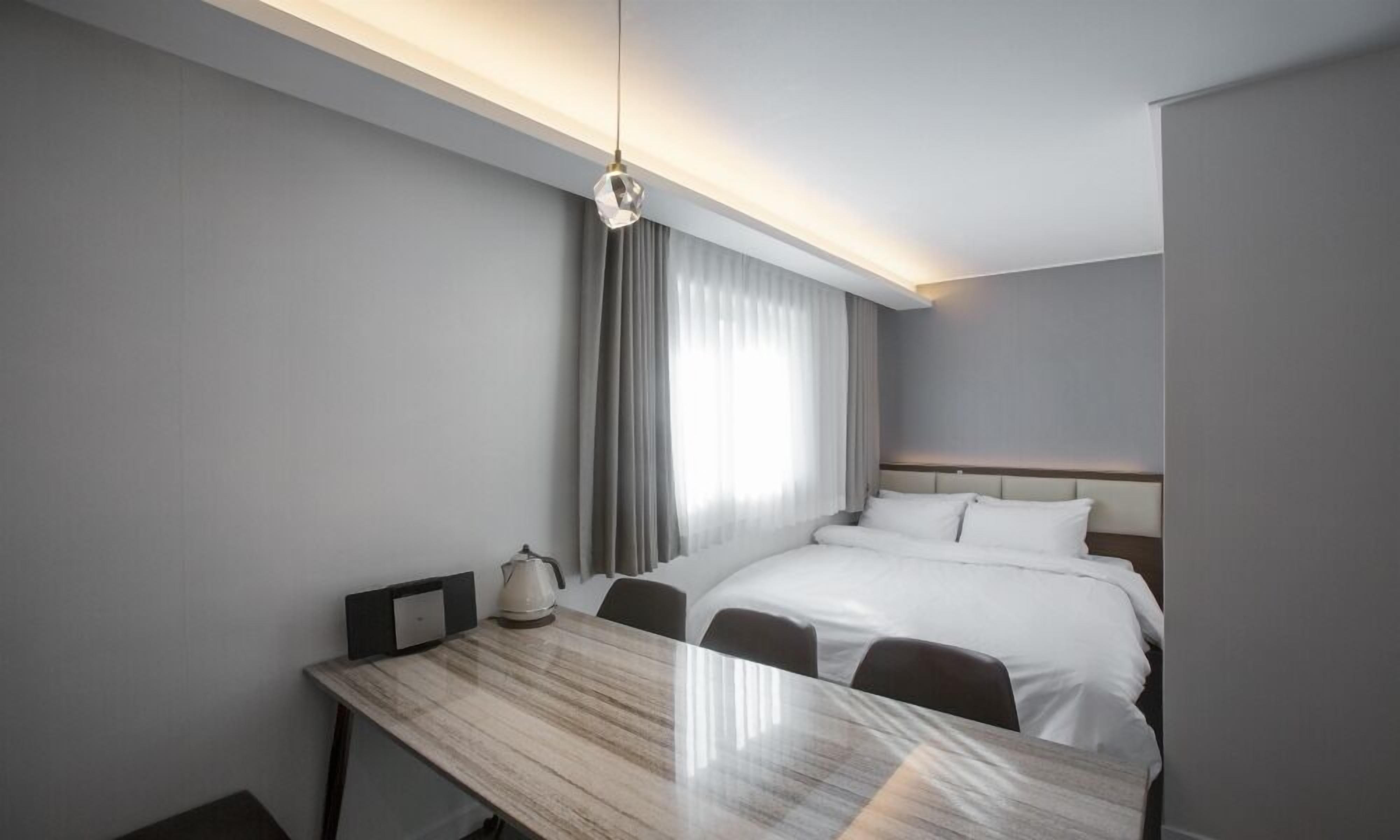 Decoración personalizada, muebles diferentes y wifi gratis 