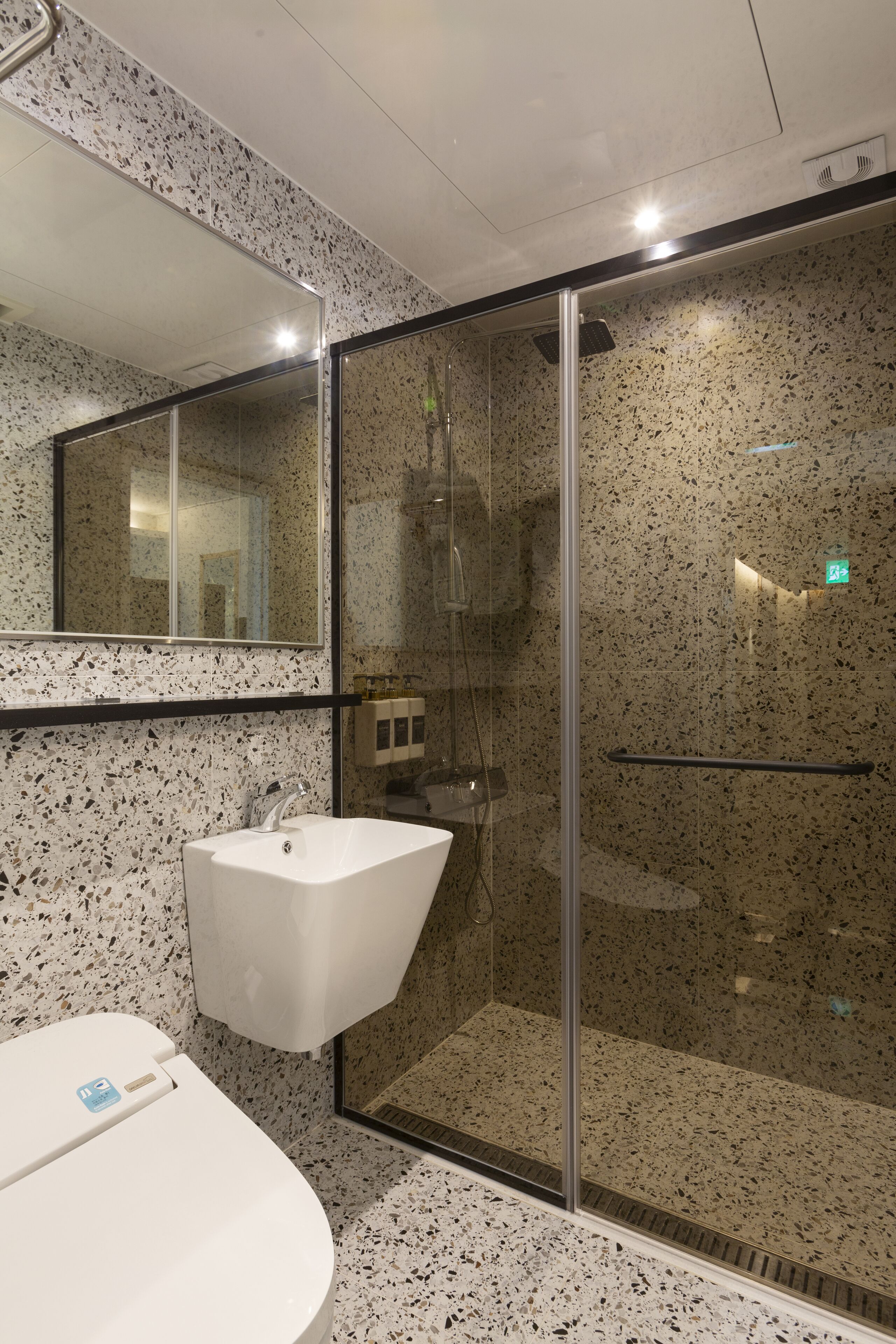 shower, free toiletries, hair dryer, slippers