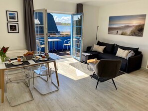 TV - A: Apartment 05 Am Selliner See - House 1 Apartment 05 Am Selliner See with balcony (Sellin)