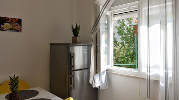 Apartment (Two Bedroom Apartment with Sea View) | Dining room