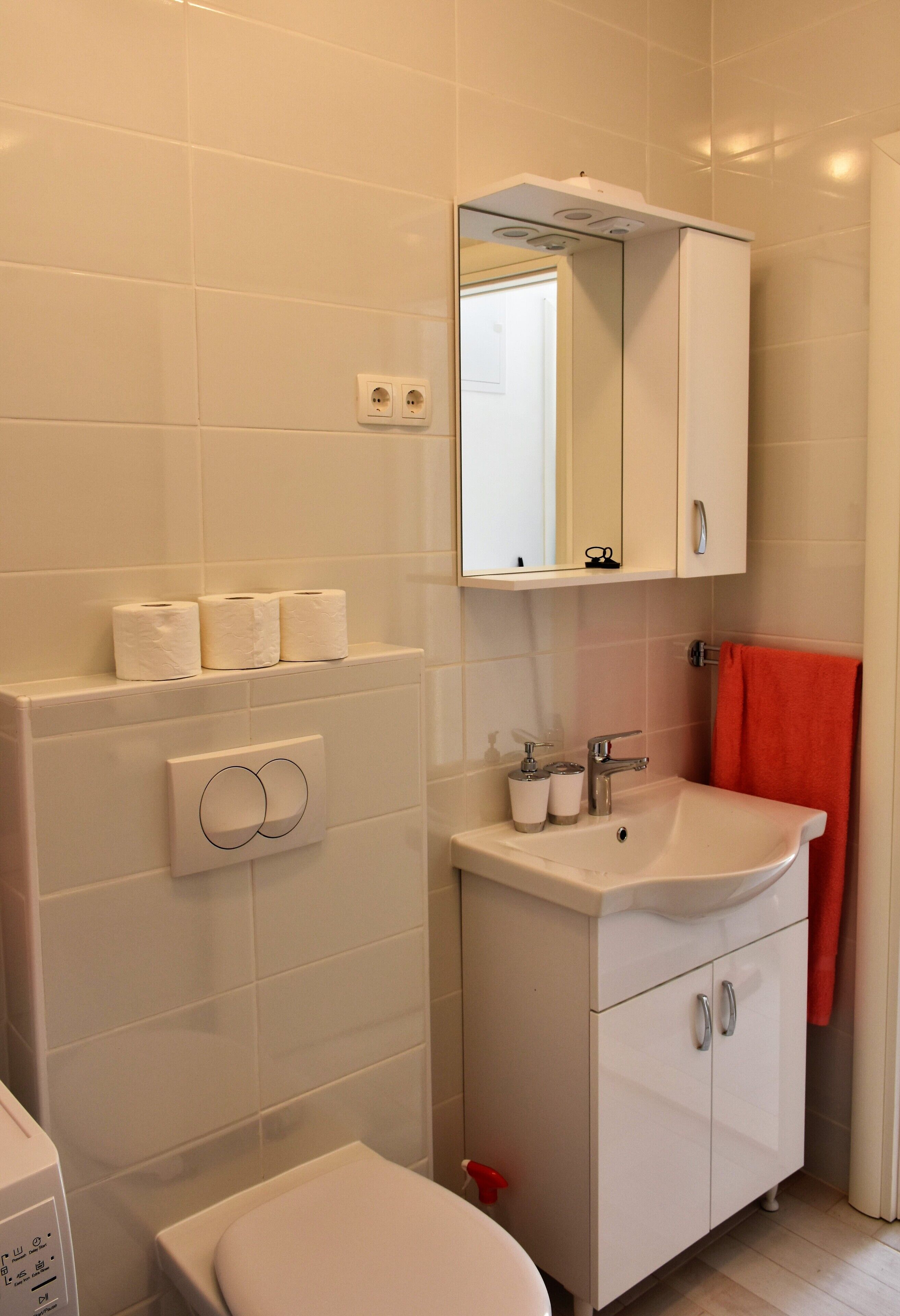 公寓 (Two Bedroom Apartment with Sea View) | 浴室 | 淋浴设施、毛巾