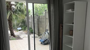 2 slaapkamers, een bureau, een strijkplank/strijkijzer, gratis wifi