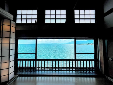 Interior. Shikitei Lake Biwa Directly connected to Lake / Takashima Shiga