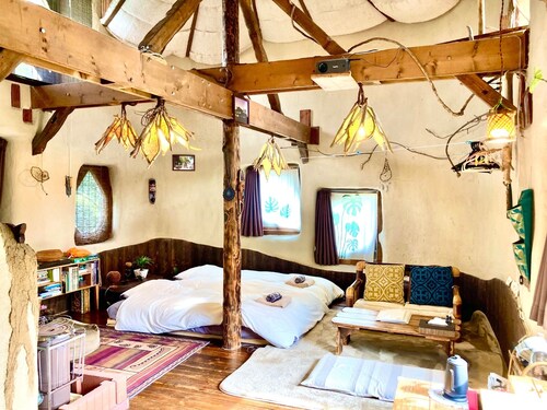 A soothing house built with natural materials made from straw bales Relax and unwind in this extrao / Shari-gun Hokkaidō