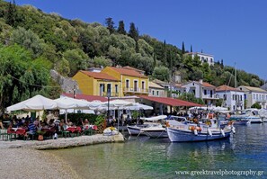 Enjoy waterfront dining and socializing in this charming coastal village, surrounded by lush greenery and picturesque boats.