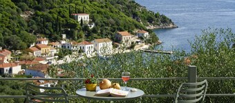 Likoudis Suites Kioni, Ithaca Greece