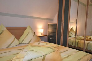 2 bedrooms, travel cot, WiFi, bed sheets