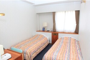 1 habitación, escritorio, tabla de planchar con plancha y wifi gratis 