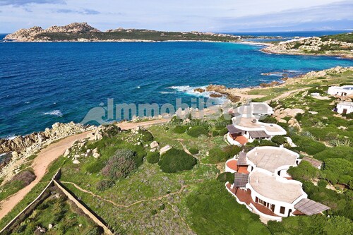 Beachfront villa on the first row with lovely view