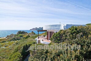 Exterior - Beachfront villa on the first row with lovely view (Santa Reparata)