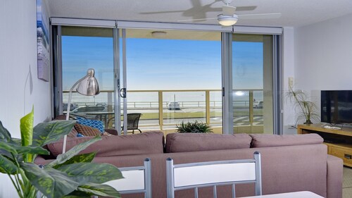 Ebbtide 2 - On Main Beach!