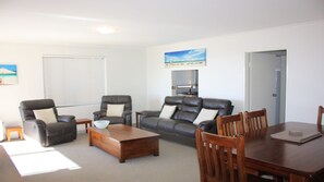DVD player - Hibiscus Court 1 - Forster Main Beach! (Forster)