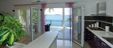 Refrigerador, horno, parrilla de estufa y lavavajillas