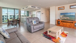 TV, DVD player - Strand Beachside 502 (Forster)